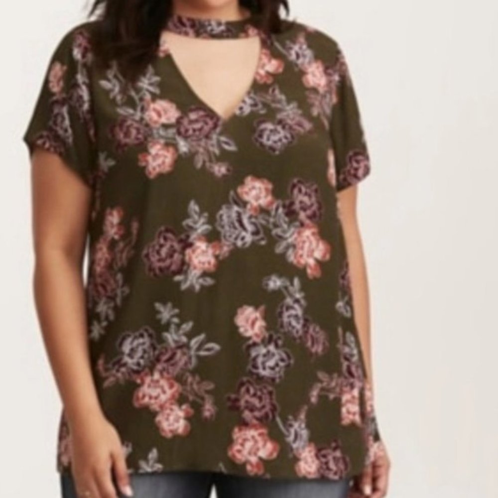 TORRID NWT Choker Neck Floral Green V Neck Blouse